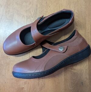 3/$14 Brown Women's Shoes